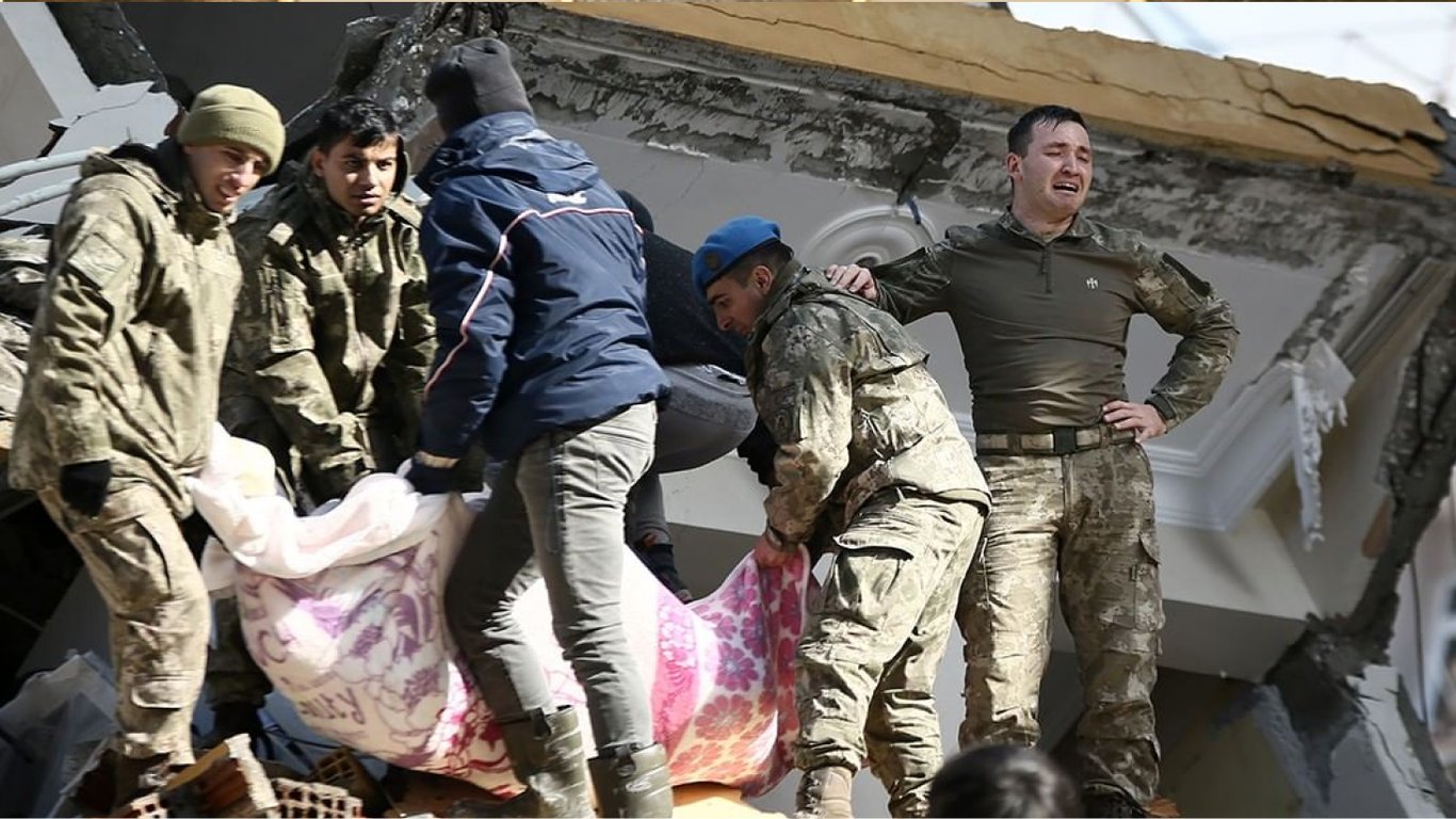 Кількість підтверджених жертв землетрусу в Туреччині та Сирії перевищила 9,5 тисяч