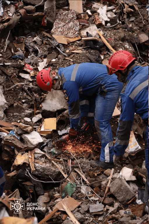 Кількість загиблих внаслідок атаки РФ по Києву зросла - фото 3