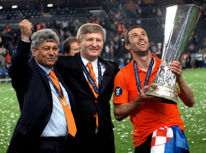 Мирча Луческу после победы в Кубке УЕФА