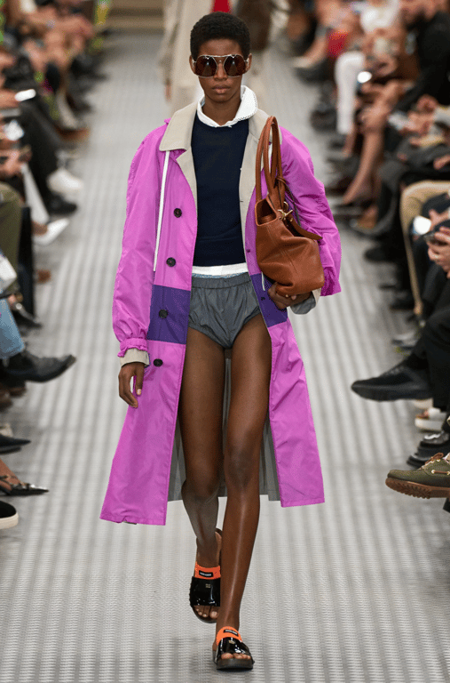 Яркая верхняя одежда не оставит равнодушными отучающих