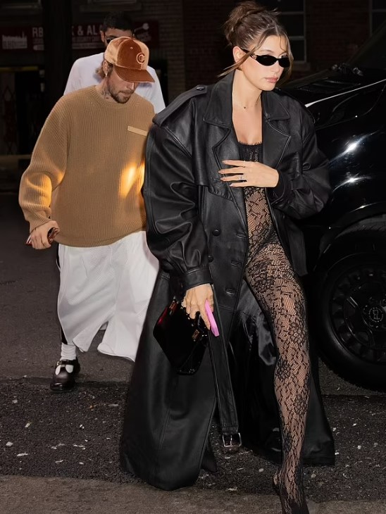 У чорному мереживі та шкірі — вагітна дружина Джастіна Бібера показалася у спокусливому образі - фото 1