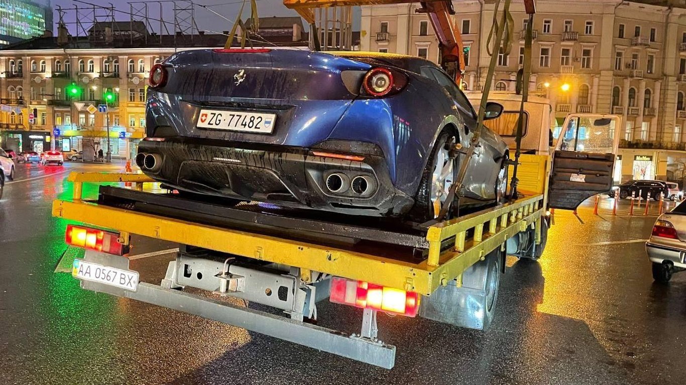 Ferrari у Києві - у центрі евакуювали авто зі Швейцарії