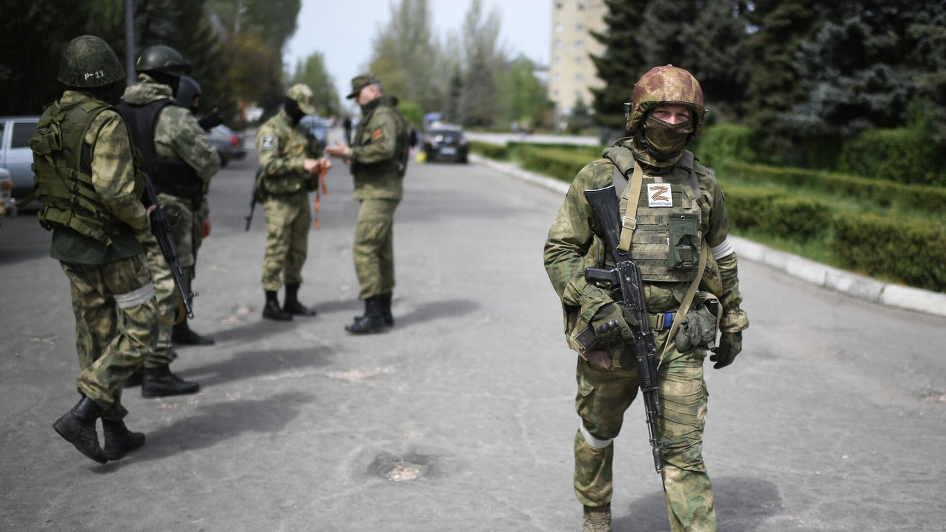 Окупанти в Криму ретельно почали перевіряти місцевих на "благонадійність"