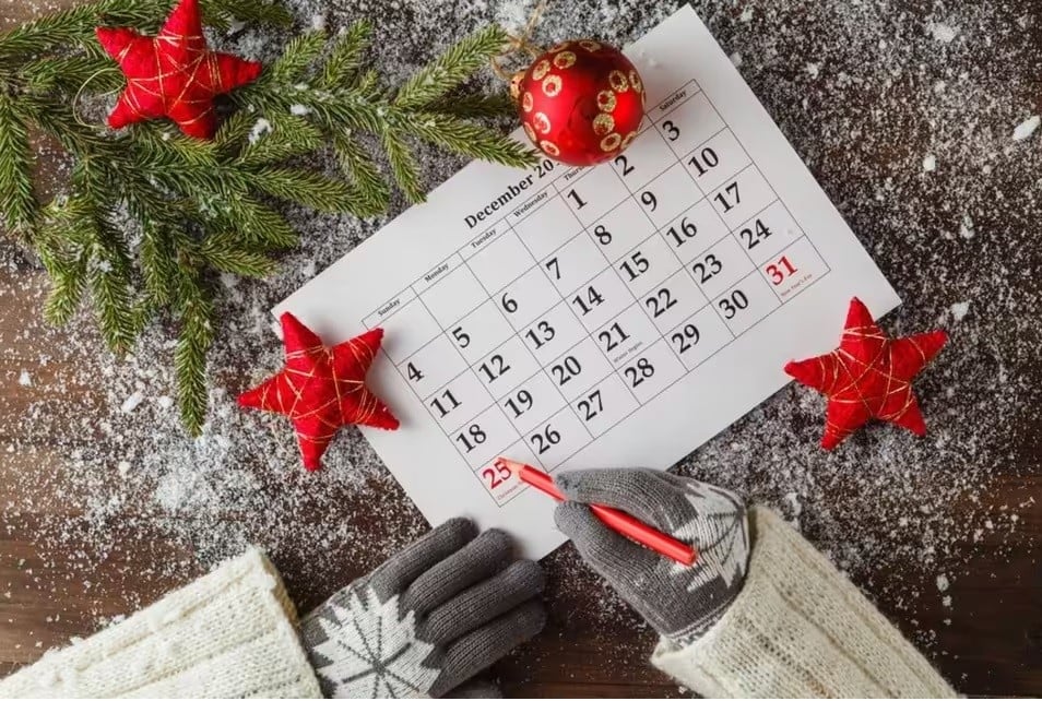 Вихідні та робочі дні у грудні 2024 року — скільки та коли відпочиватимуть українці