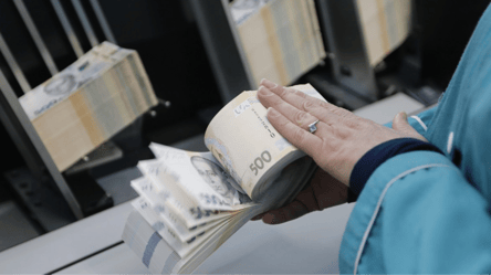 Зарплата украинских чиновников выросла в среднем на 32% — детали от Минфина - 285x160