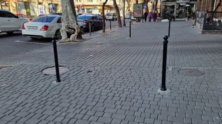 Придется искать парковки: в Одессе на нескольких улицах установили антипарковочные столбики - 285x160