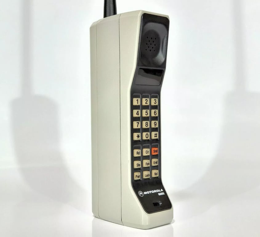Раритетный телефон Motorola DynaTAC 8000x