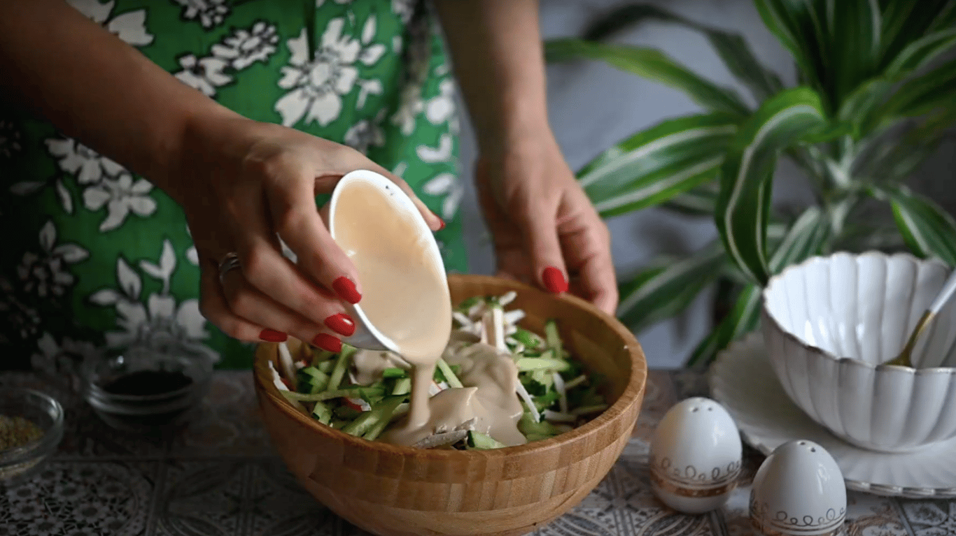 смачний салат з крабовими паличками