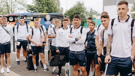 Збірна України прибула до Німеччини — що відомо про травму Миколенка - 285x160