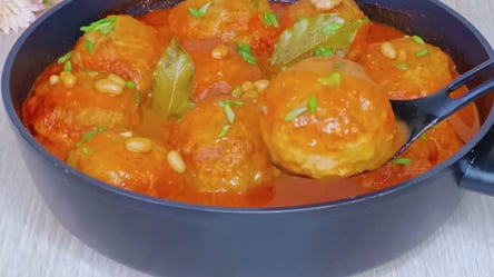 Тефтели в томатном соусе за 30 минут — простой рецепт ужина - 285x160