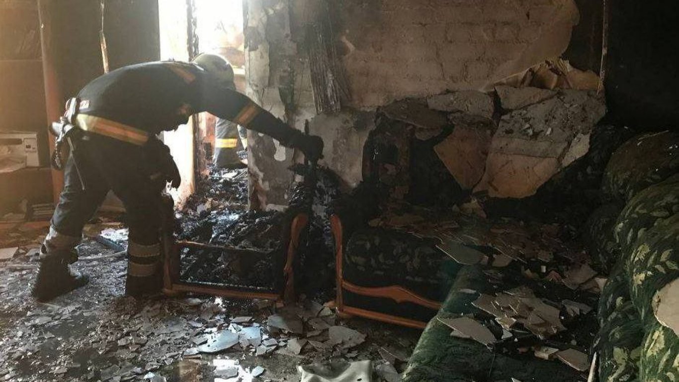 В Киеве из-за попадания обломков ракеты в дом пострадала 11-летняя девочка