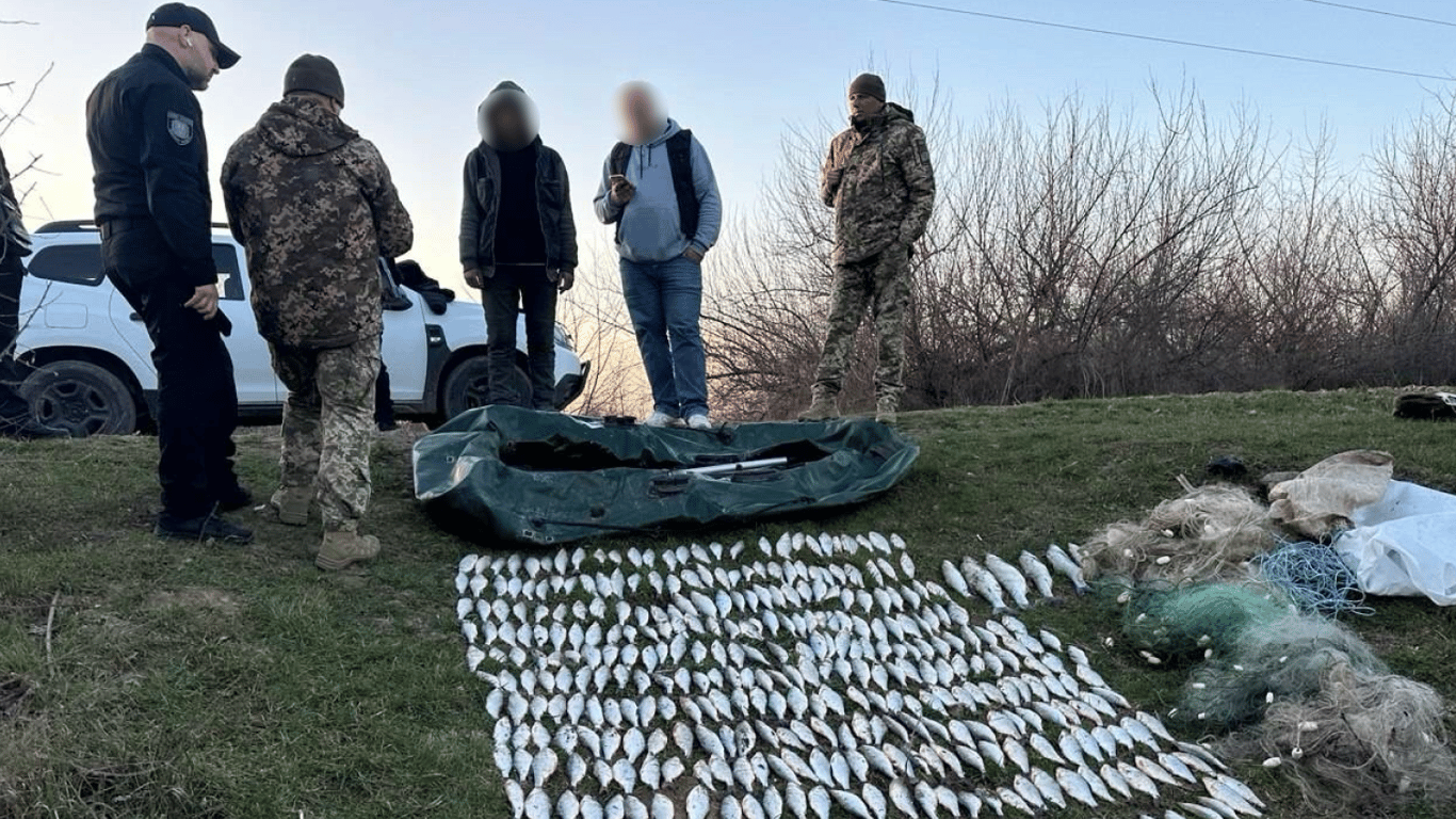 На Одещині врятували червонокнижну рибу з браконьєрських сіток
