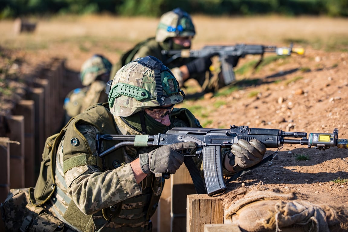 Будущие военные командиры ВСУ проходят обучение в Британии у квалифицированных инструкторов — фото - фото 9