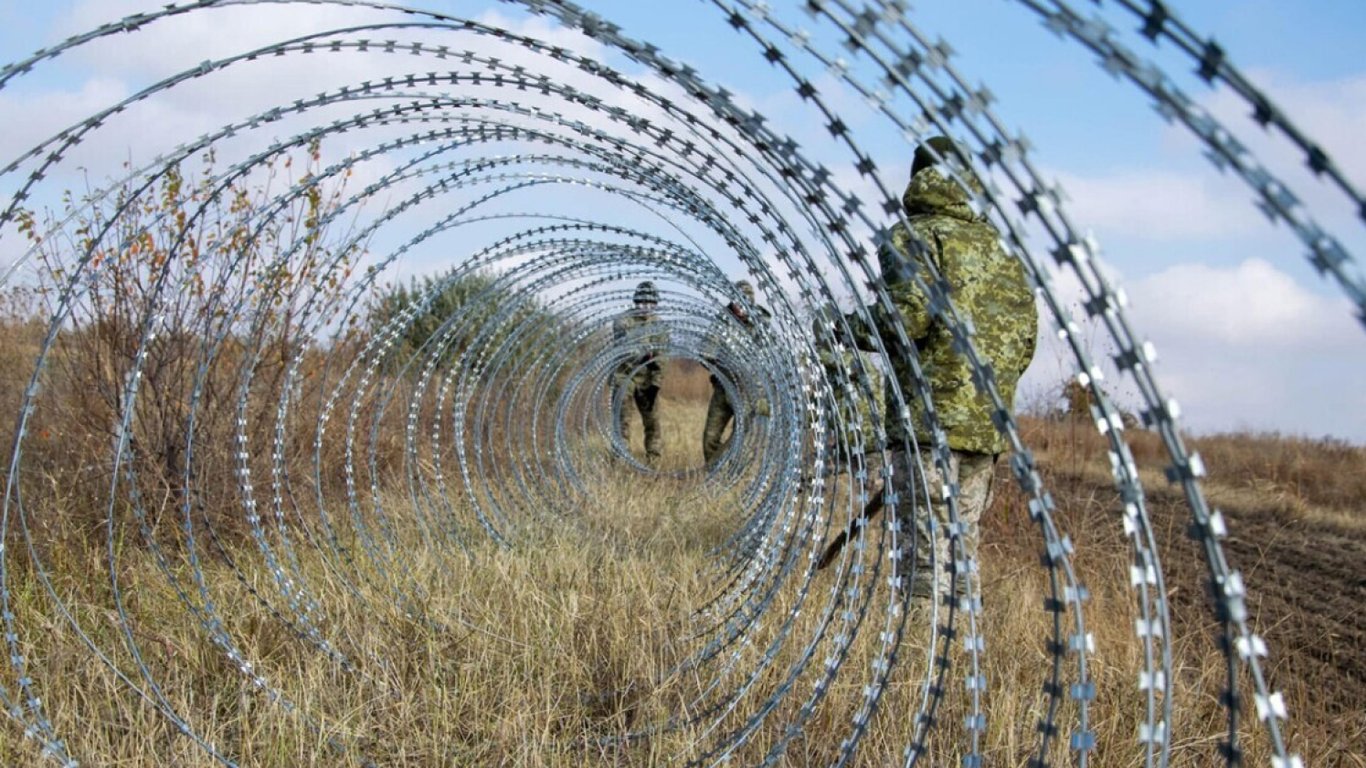 Украина заменяет двухкилометровую полосу на границе с РФ и Беларусью: решение парламента