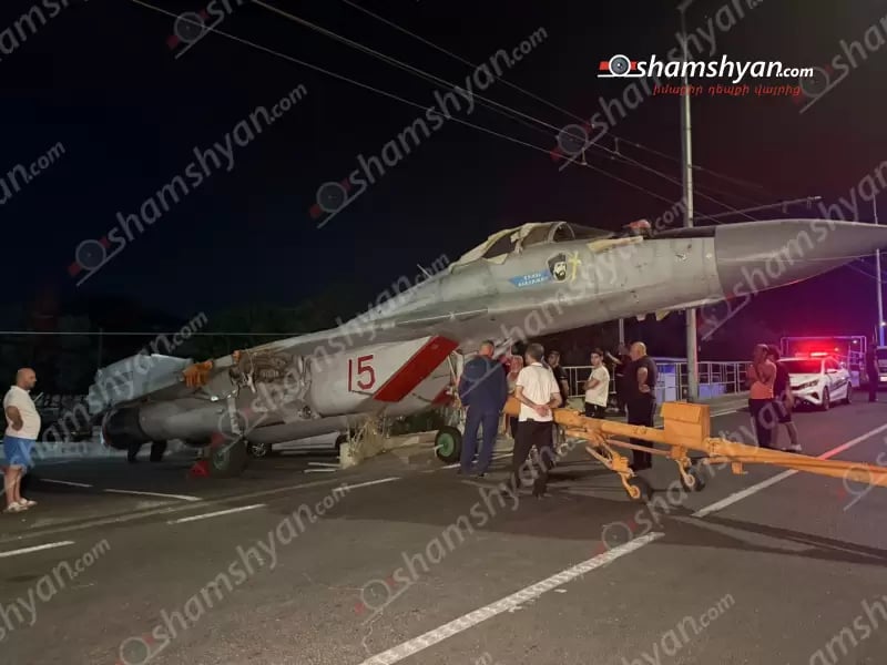 Російський літак врізався в стовп в Єревані