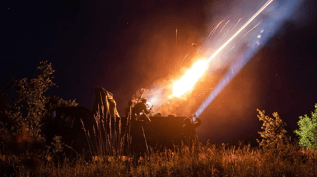 Киев под атакой — в одном из районов пылает обломок БПЛА - 285x160