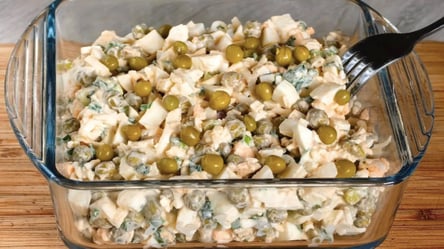 Салат, который не надоедает: понадобятся яйца и 1 банка горошка - 304x171