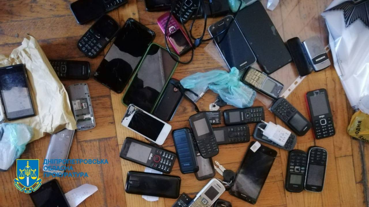Удалены телефоны