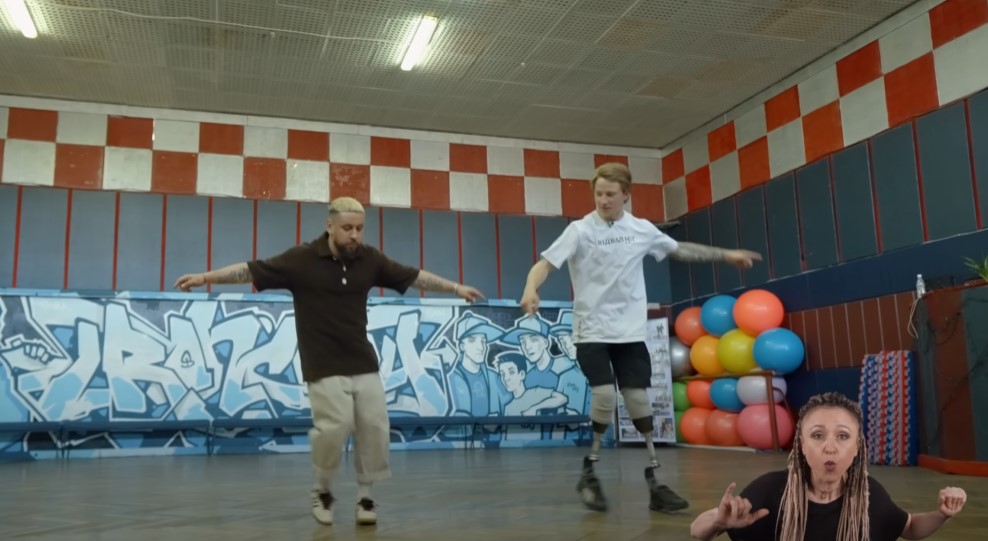 Новий "Холостяк" Олександр Терен підірвав мережу запальними танцями з Монатіком — відео - фото 3