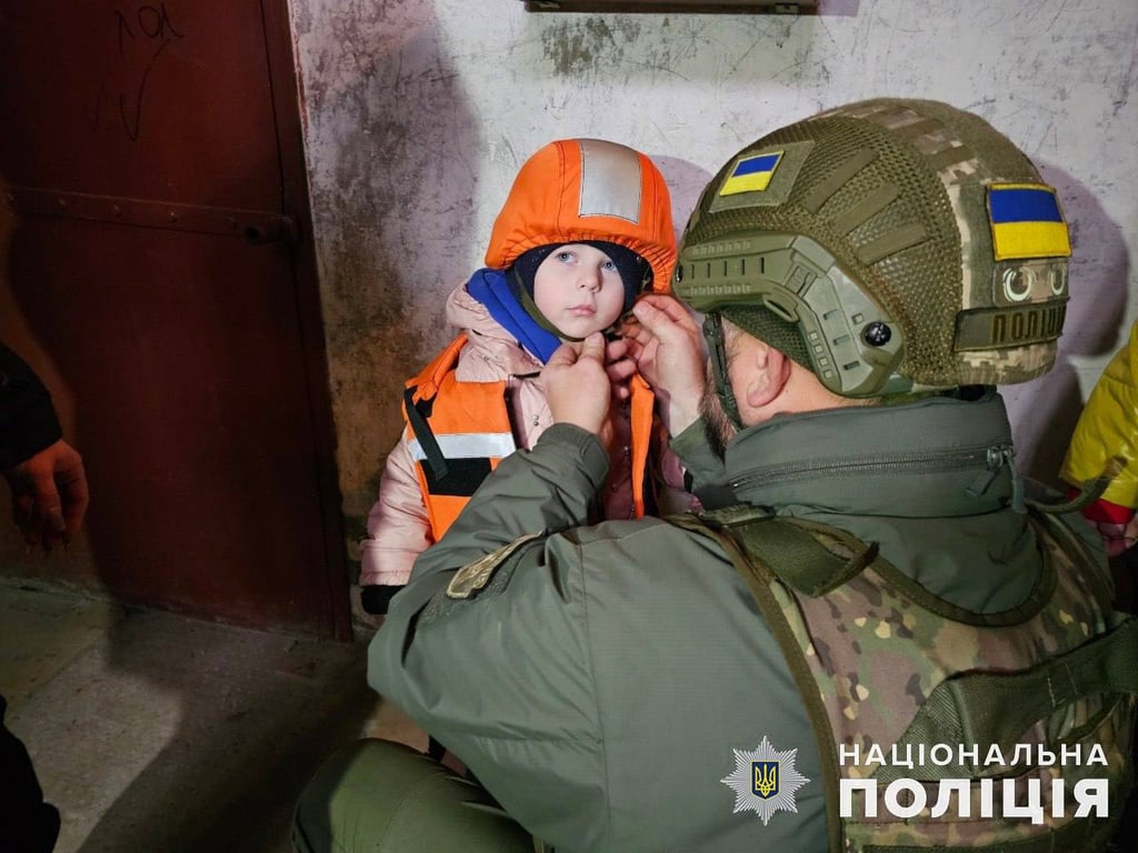 Эвакуация из-под обстрелов — НПУ вывезла семью из Константиновки - фото 2