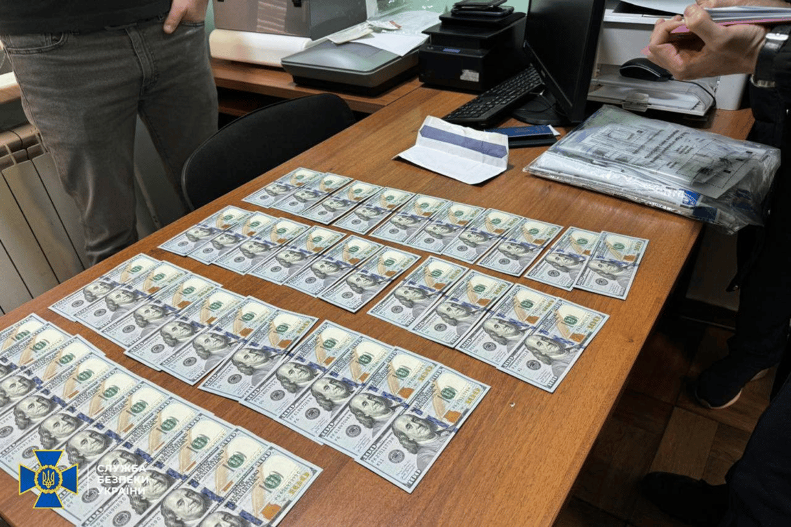 Намагався підкупити прикордонника за 8 000 доларів