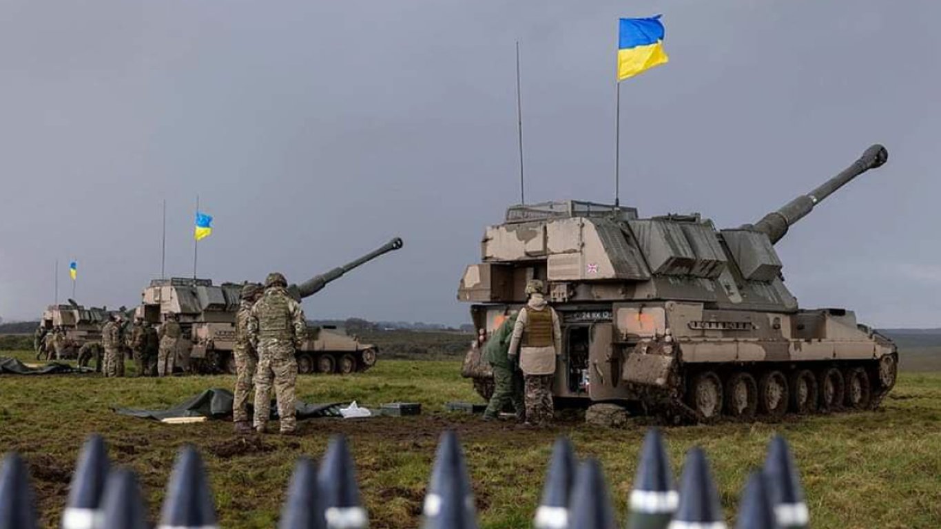 Друга група українських артилеристів завершує навчання у Британії