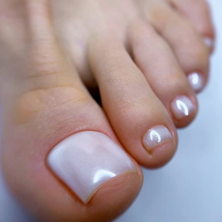 Чистий нюд із блиском завжди буде мати попит