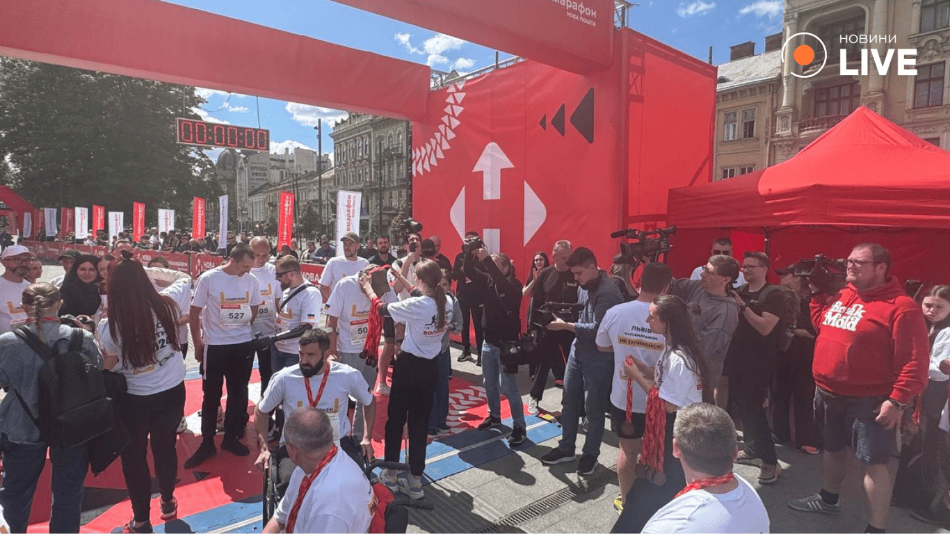 Полумарафон "Не останавливайся!" во Львове. Фото: Новини.LIVE, Марта Байдака