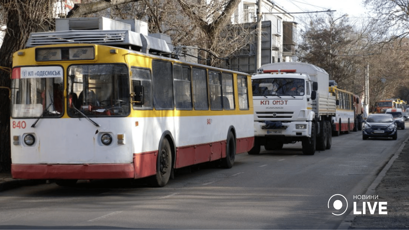 Трамваї та тролейбуси зупинилися через екстрені відключення електроенергії