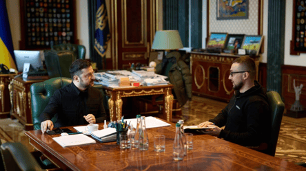 Зеленский обсудил со Стерненко волонтерство - 285x160