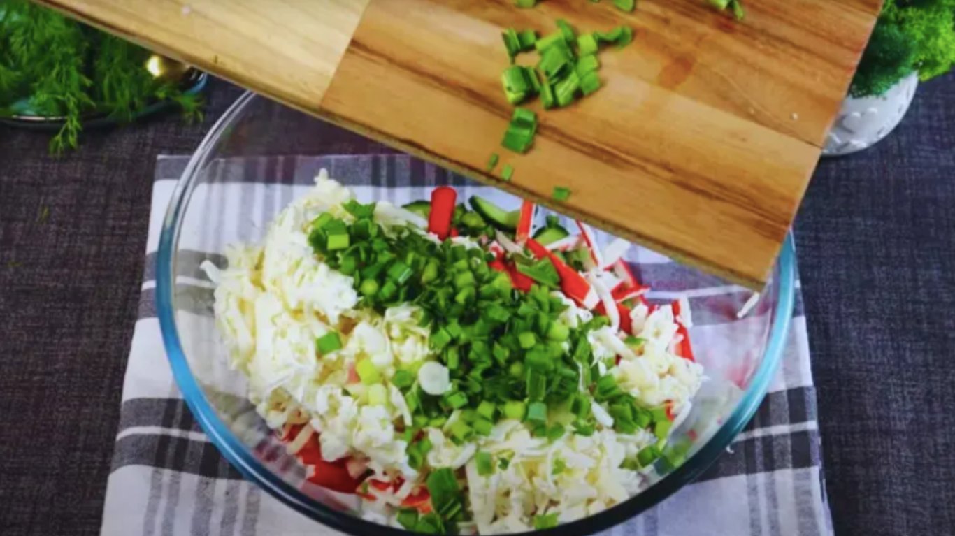 рецепт салату з крабовими паличками