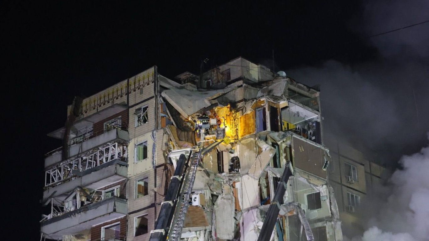 Удар по будинку у Дніпрі: кількість загиблих зросла до дев'яти