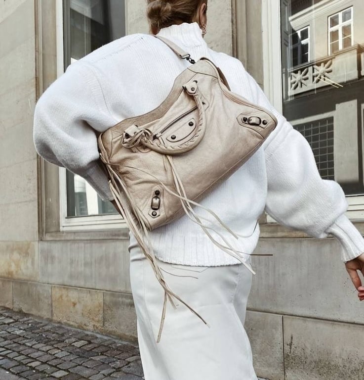 Зухвала сумка у стилі 2000-х в моді