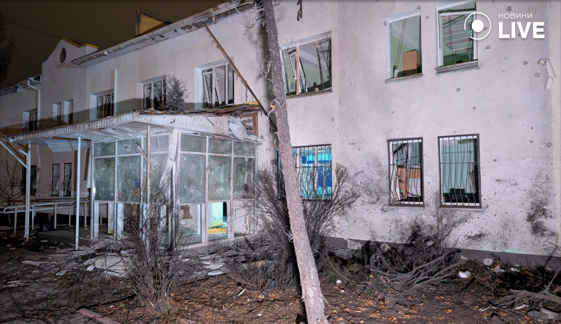 будівля поліклініки