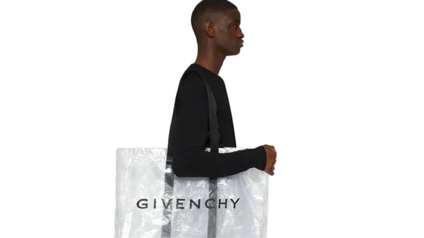 Givenchy продает полиэтиленовые сумки за огромные деньги