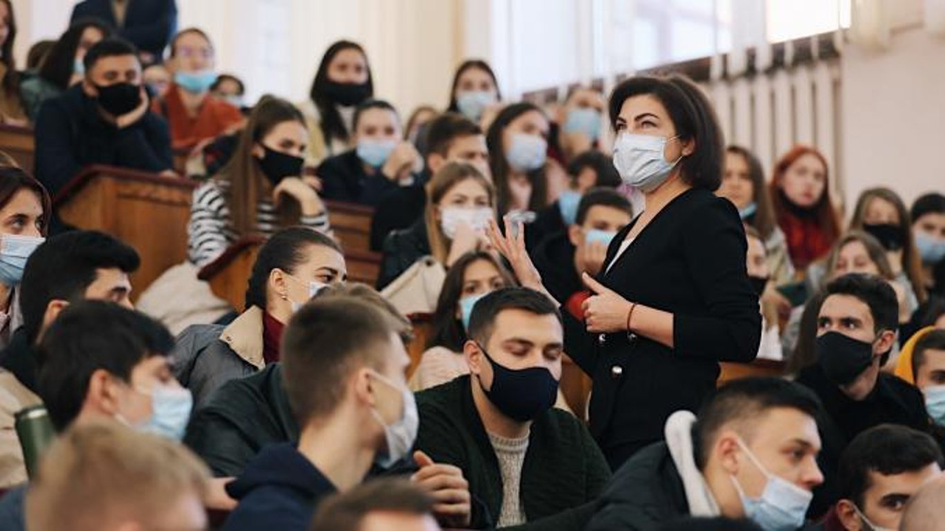 Генпрокурор Ирина Венедиктова дала лекцию студентам в Харькове