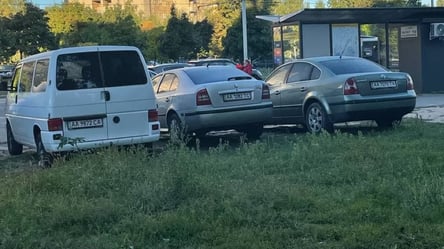 У Києві відразу три героя парковки захопили газон біля відділення поліції - 285x160