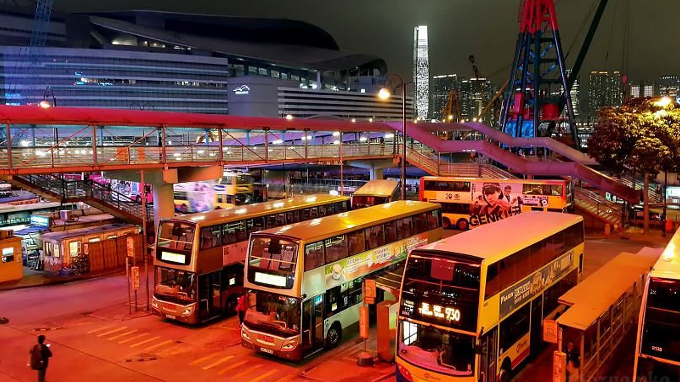 У Гонконгу з'явилася екскурсія для любителів спати в транспорті