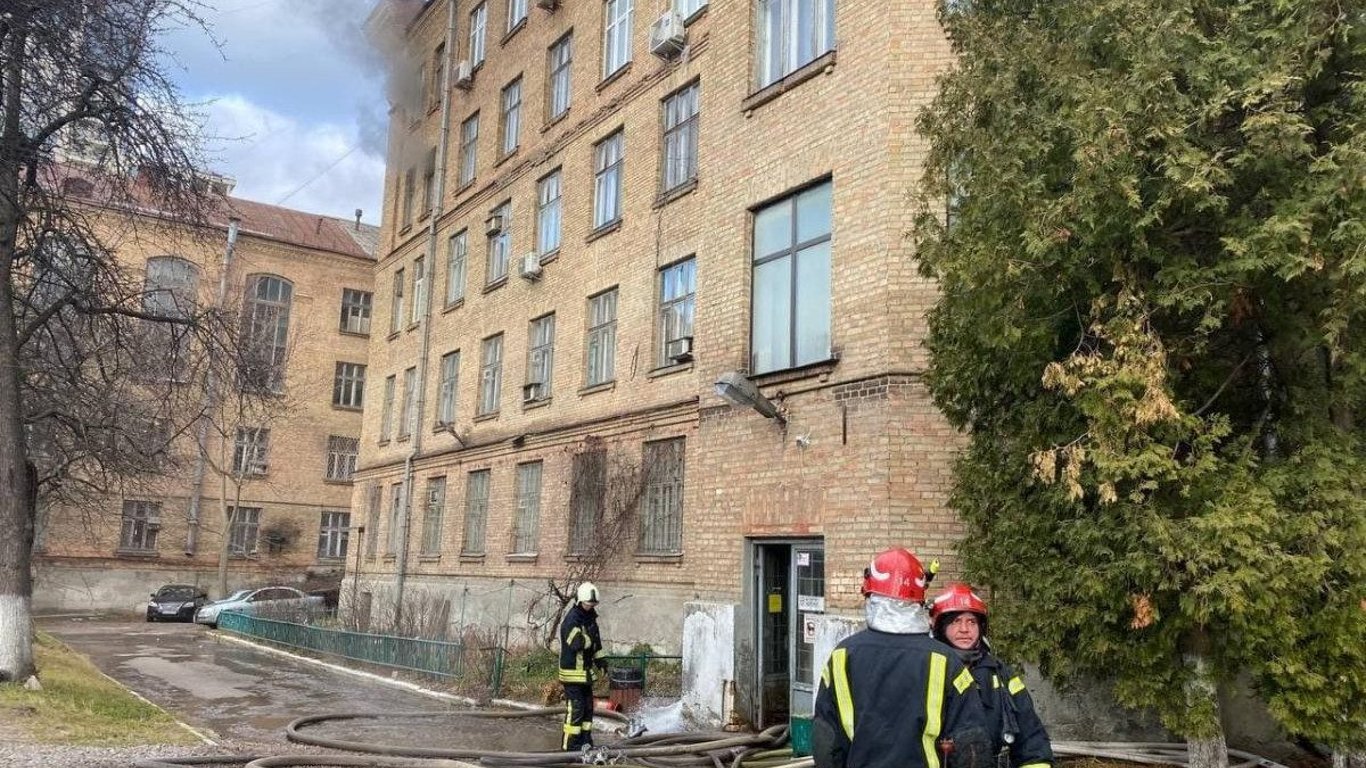 Пожар в Киеве - горел институт автоматики