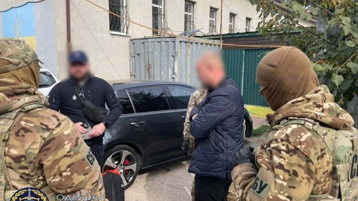 В Одессе поймали на взятке чиновника, который способствовал браконьерам