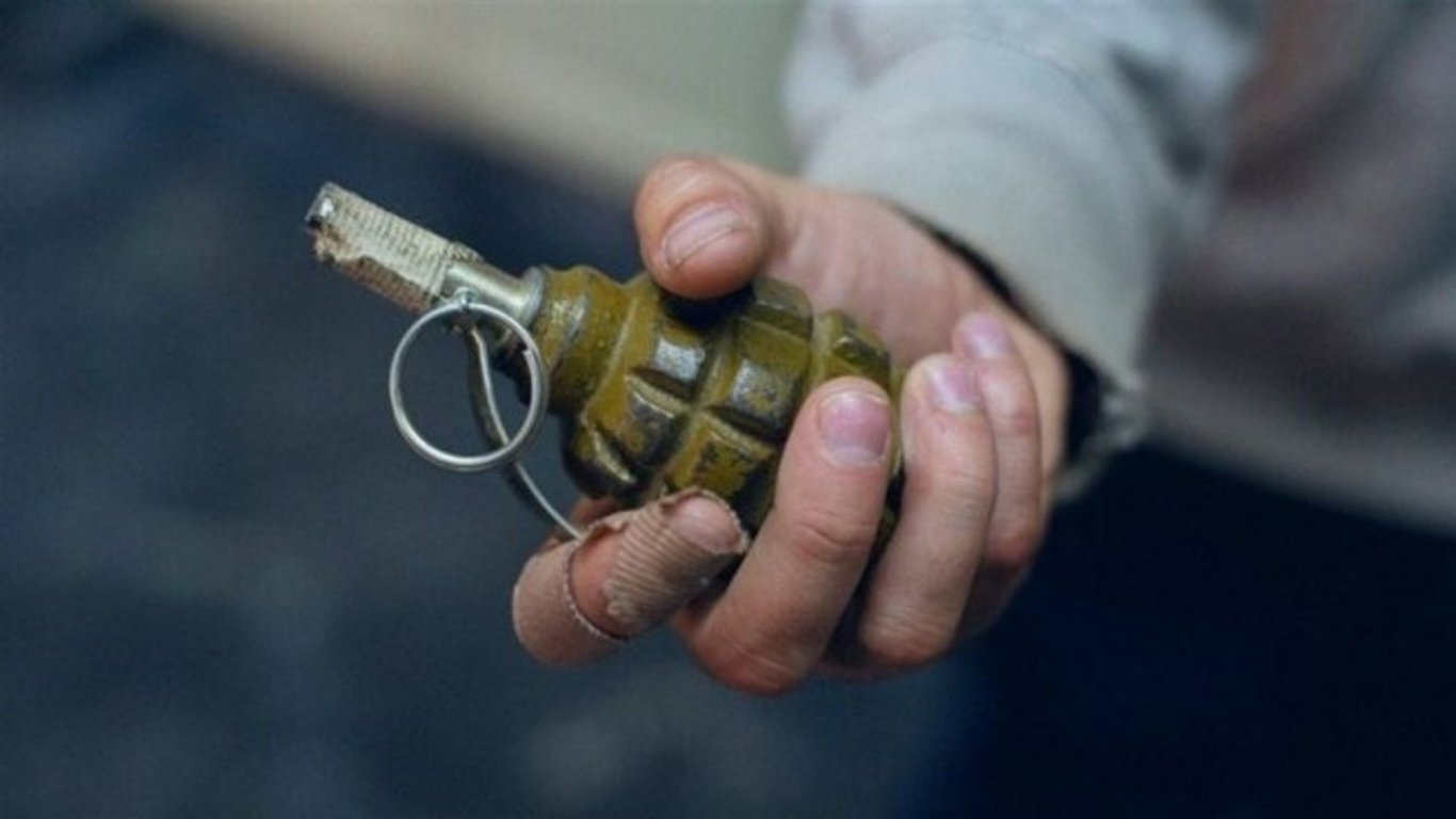 В Раздельнянском районе мужчина нашел гранаты на городе