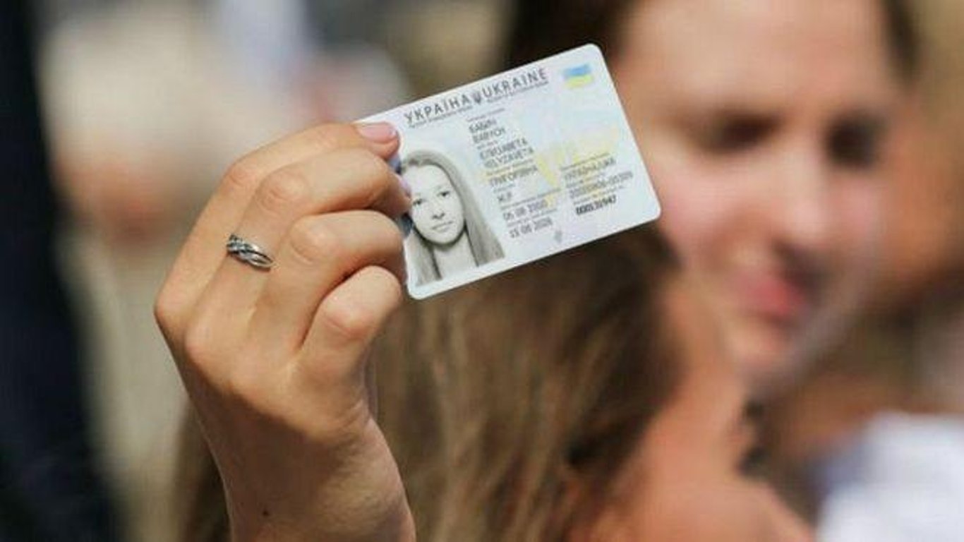 Украинцев с ID-картами освободят от необходимости носить справку о регистрации