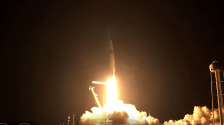 SpaceX отправила на орбиту первый в истории экипаж гражданских. Видео - 285x160