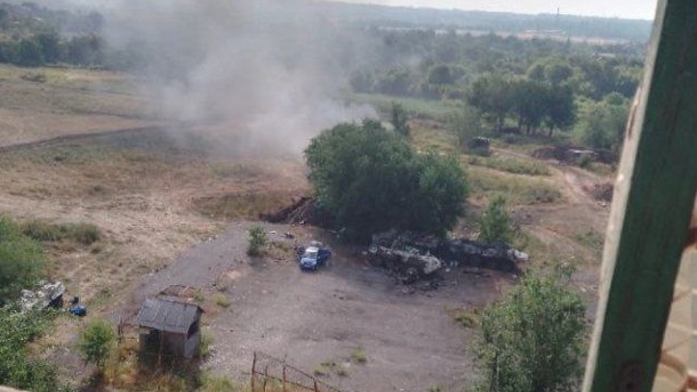 ЗСУ вдарили по штабу військ рф в "ЛНР": техніка перетворилася на попіл. Фото