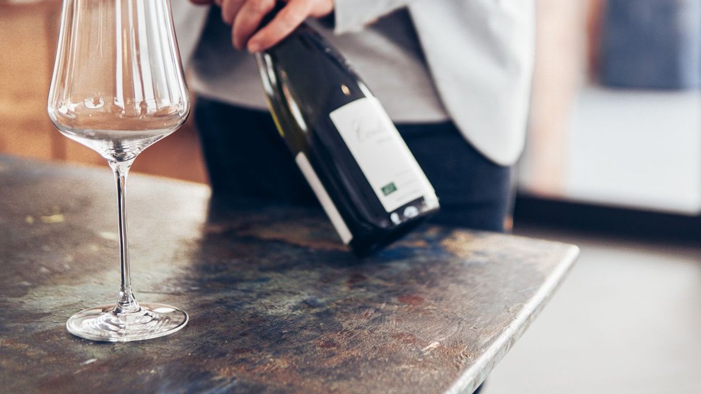 4 простих способи відкрити пляшку вина без штопора