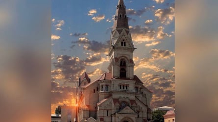 Дві різні будівлі: як виглядала Кірха в Одесі до пожежі. Фото 1820-х років - 285x160