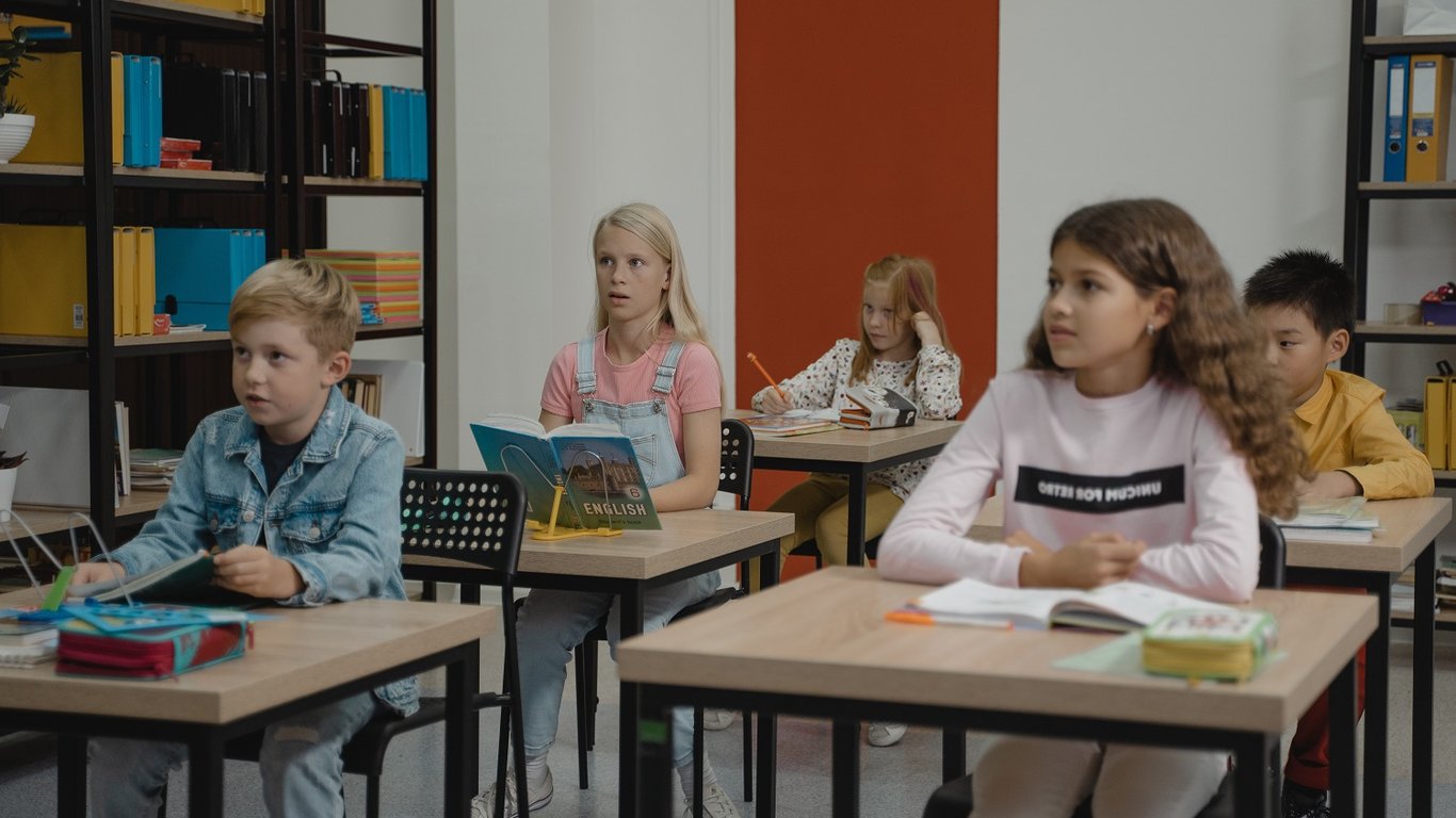 Во Львове в школы 1 сентября пойдут не все ученики - подробности