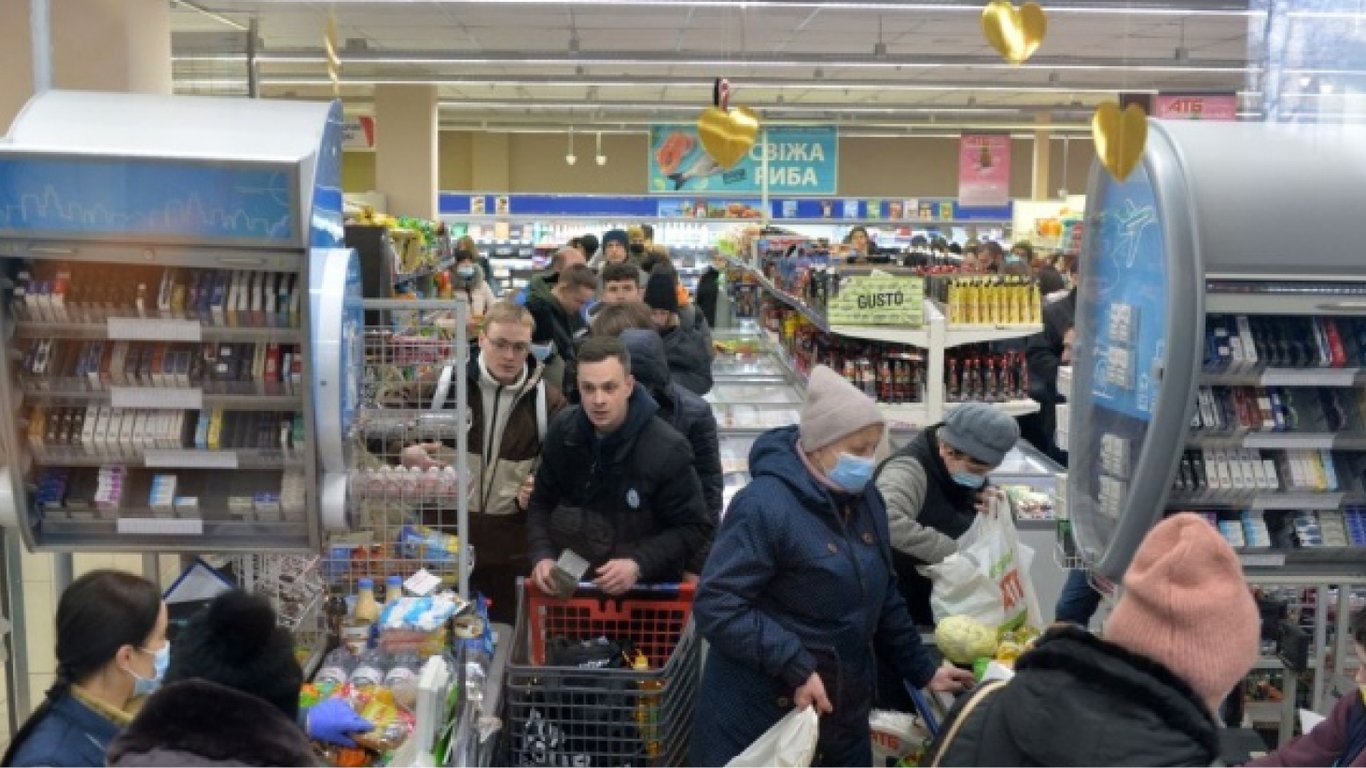 Пенсіонери можуть знімати виплати від ПФУ на касах супермаркетів