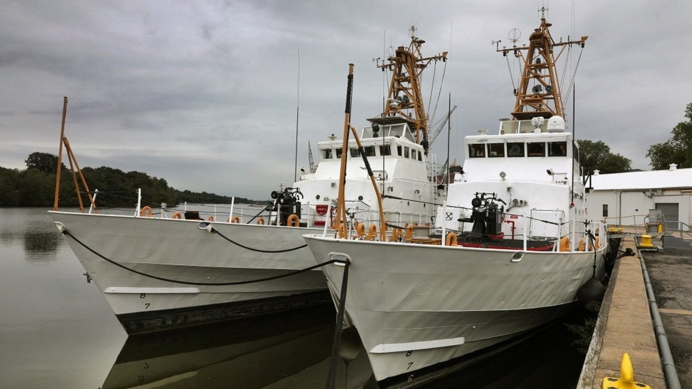 Катера Island для Украины — грузовое судно застряло у Босфора