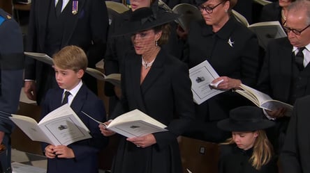 Кейт Миддлтон и Меган Маркл на похоронах Елизаветы II: траурные образы жен внуков королевы - 285x160